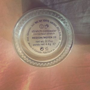 Glossier stretch concealer